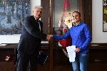 София - Бойко Рашков връчва договор за назначение в МВР на олимпийската шампионка Ивет Горанова