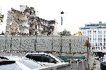 Събарят сградата между Словсшкото посолство и НСИ