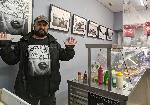 Известен варненски фотограф направи изложба в месарски магазин
