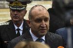 Румен Радев поднесе цветя пред паметника на летеца