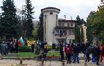 Жители на село Лозен протестират срещу ферма за насекоми