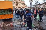 София - Парламент - Почистване на снега с чували
