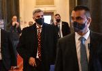 Премиерът Янев пристигна в Парламента, където се провежда парламентарен контрол