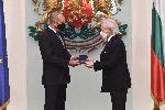 Румен Радев награди с Почетния знак на президента световноизвестния тенор Хосе Карерас