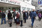 Опашки за ваксинация и тестове се извиха пред Пирогов