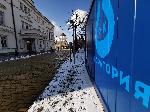 София - мобилни лаборатории пред сградите на НС