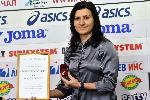 Стойка Кръстева получи 'Златна ръкавица' по повод прекратяване на състезателната си кариера