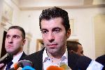 Кирил Петков даде изявление след участието си в парламентарен контрол