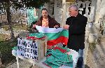 Росен Марков подари 100 знамена на село Куманово