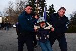 Изхвърлиха венците от паметника на съветската армия в София