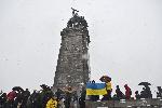 Нашариха в София паметника на съветската армия (МОЧА) с графити против войната с Украйна