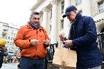София - Мартеници с цветовете на украинското знаме