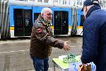 София - Мартеници с цветовете на украинското знаме
