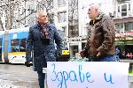 София - Мартеници с цветовете на украинското знаме