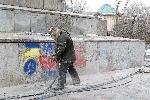 Започна почистването на паметника на Съветската армия (МОЧА)