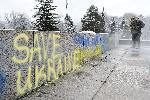 София - Чистят паметника на Съветската армия