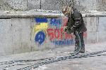 София - Чистят паметника на Съветската армия