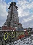 София - Чистят паметника на Съветската армия