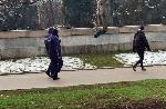 Полицаи патрулират около паметника на Съветската армия
