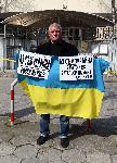 Росен Марков направи самотен протест пред Руското консулство във Варна