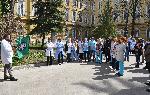 Протест на медици пред Александровска болница с искане COVID добавките да останат