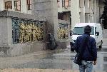 Почистиха паметника на Альоша в Бургас от боя
