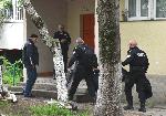 София - Квартал Люлин - Барикадирал се в апартамент мъж