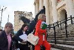 София - Мая Манолова внася документи за учредяване на партия