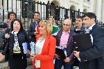 София - Мая Манолова внася документи за учредяване на партия