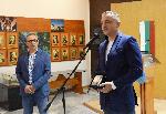 Варна - Кметът Иван Портних връчва почетен плакет на Илиан Илиев