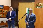 Варна - Кметът Иван Портних връчва почетен плакет на Илиан Илиев