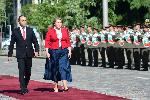 Драгомир Заков  посрещна официално на министъра на отбраната на РСМ Славянка Петровска.