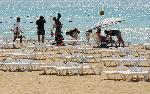 Шезлонги и чадъри очакват туристи по Южното черноморие