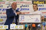 Наградиха Ивет Горанова с голяма парична награда за участието й в кампанията '' Пази детето в интернет''