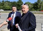 Недялко Недялков, придружен от Данаил Кирилов, влезе на разпит в ДАНС