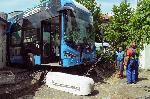 Автобус катастрофира в сградата ИАРА в Бургас
