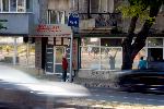 Варна - Жена проповядва с послания залепени по пътни знаци
