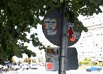 Варна - Жена проповядва с послания залепени по пътни знаци