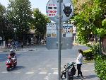 Варна - Жена проповядва с послания залепени по пътни знаци