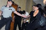 Докараха в бургаския съд шофьора на злополучния автобус с мигранти