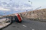 Буря разнесе яхта, панели и стълбове на пристанище Бургас
