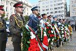 Положиха венци на паметника на Независимостта