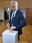 Костадин Костадинов гласува във Варна