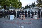 За рождения ден на Путин протестиращи занесоха перални и платки пред Руското посолство