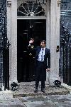 Лондон - Даунинг стрийт 10 - Руши Сунак влиза в резиденцията