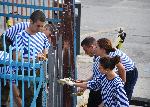 Варна - курсанти боядисват оградата на ВВМУ