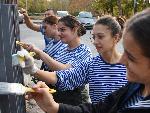 Варна - курсанти боядисват оградата на ВВМУ