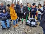 Мая Манолова с протест пред парламента срещу 'хартиената коалиция '