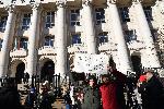 Протест в защита на на пострадали животни се провежда пред Съдебната палата в София