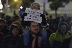 Протест срещу връщането на хартиените бюлетини пред Парламента